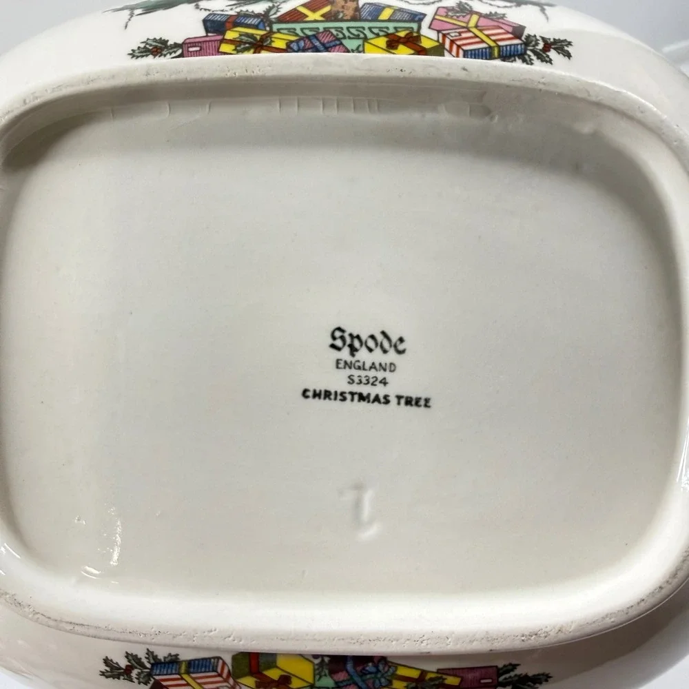Spode features color